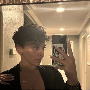 Meet your Posher, Alexis